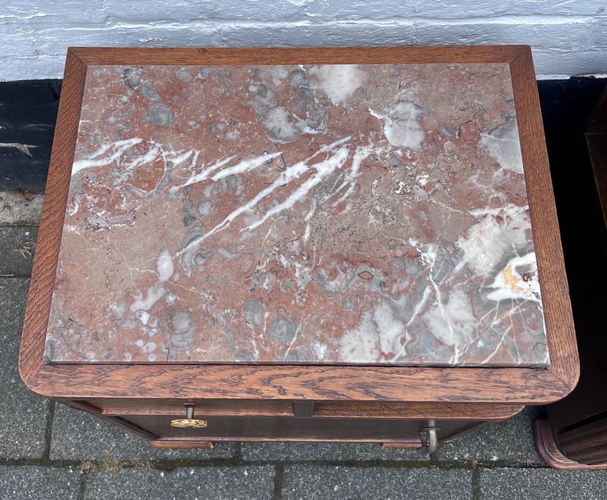 Art Deco Set Nachtkastjes Met Rood / Grijs Geaderd Marmer Blad, 55 Cm Hoog image 4
