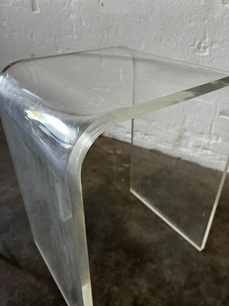 Set Van 2 Vintage Plexi Curved Bijzettafeltjes / Sidetables image 10