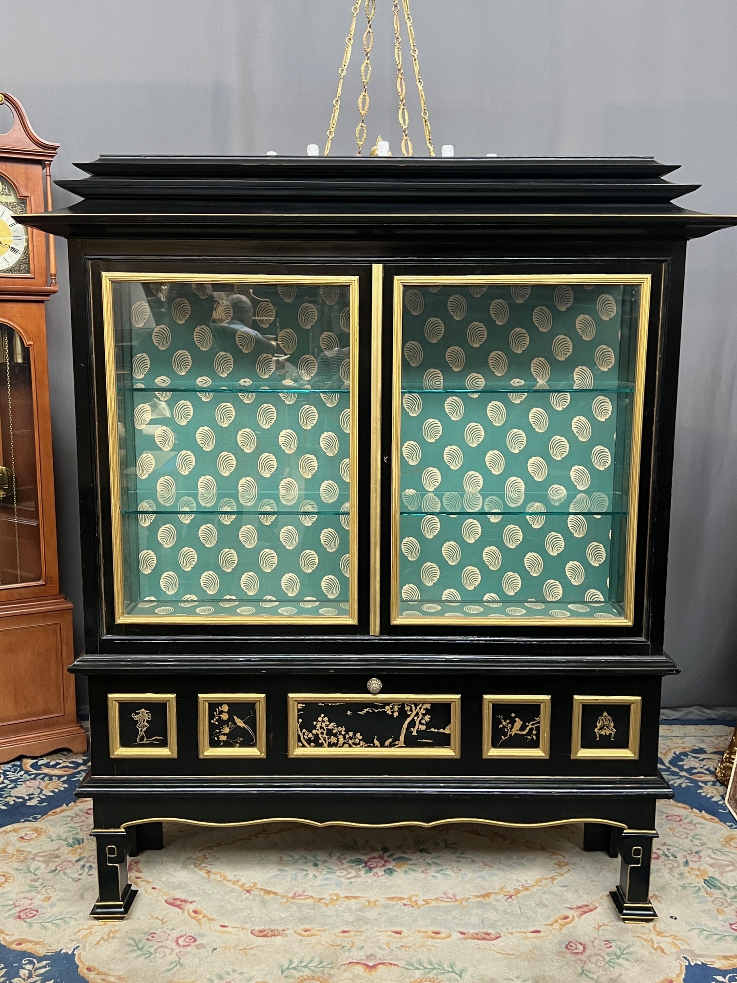 Vitrinekast In Chinoiseriestijl. Handbeschilderd. image 2