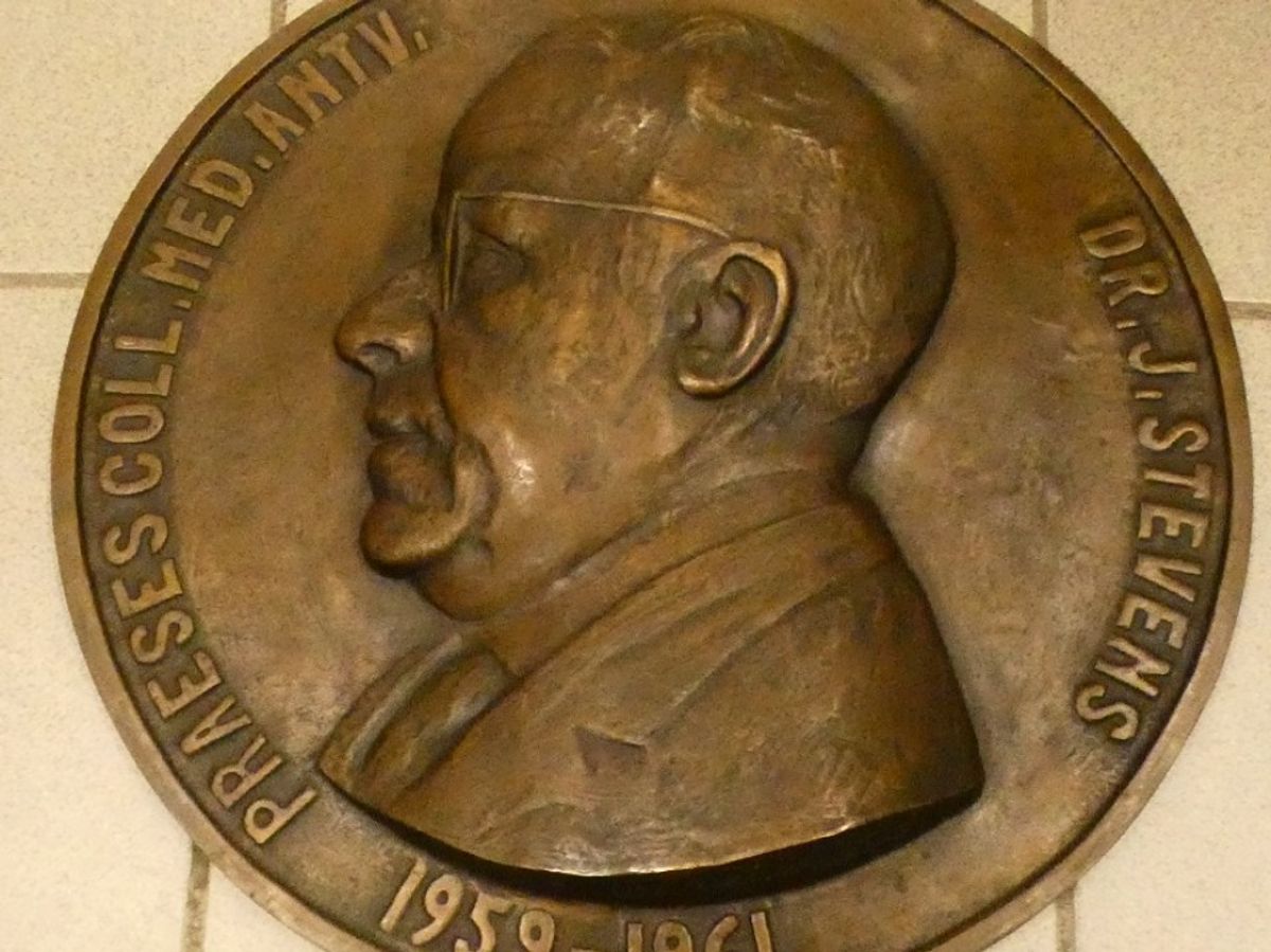 Frans Claessens Bronzen Wandplaat image 5