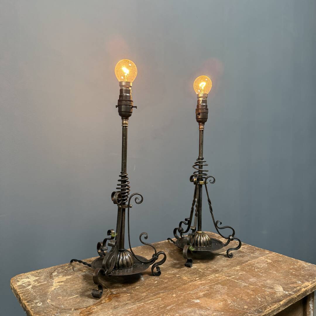 Set Van Twee Engelse Arts & Crafts Tafellampen image 19