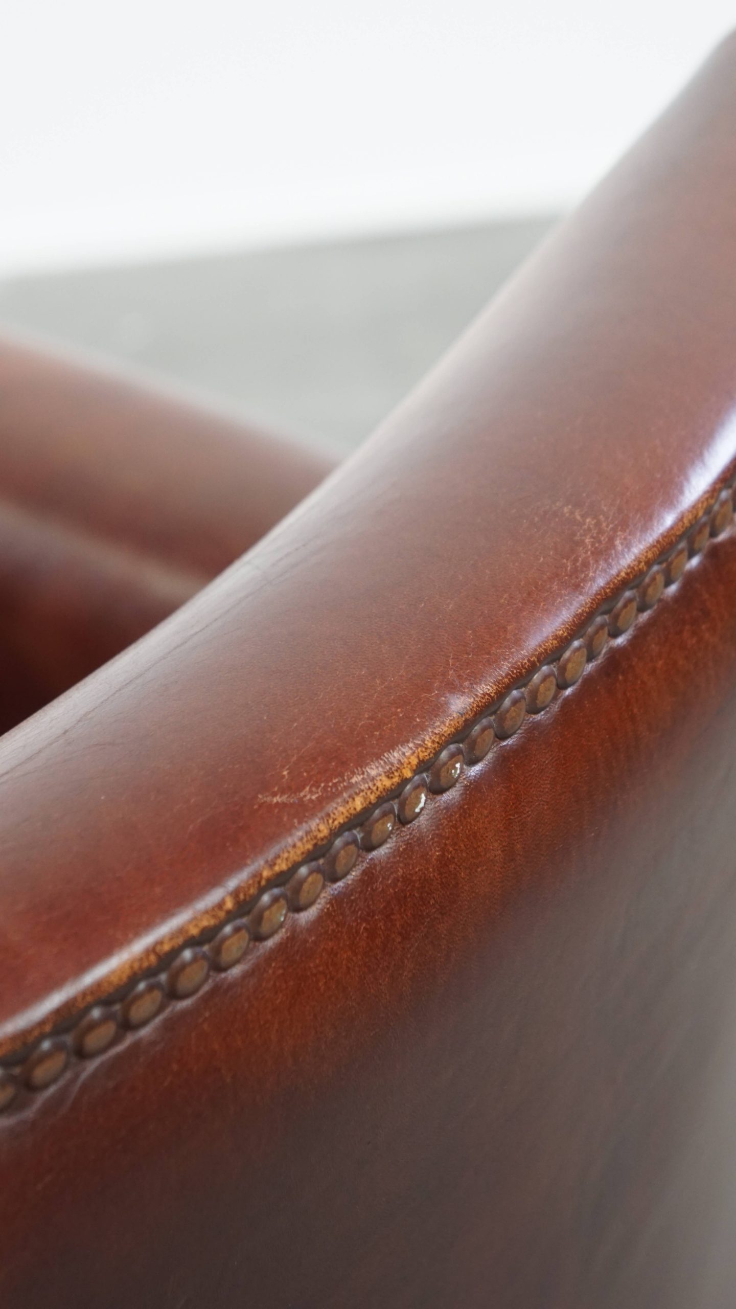 Vintage Karaktervolle Fauteuil Gemaakt Van Schapenleer Met Een Prachtige Warme Kleurstelling image 16