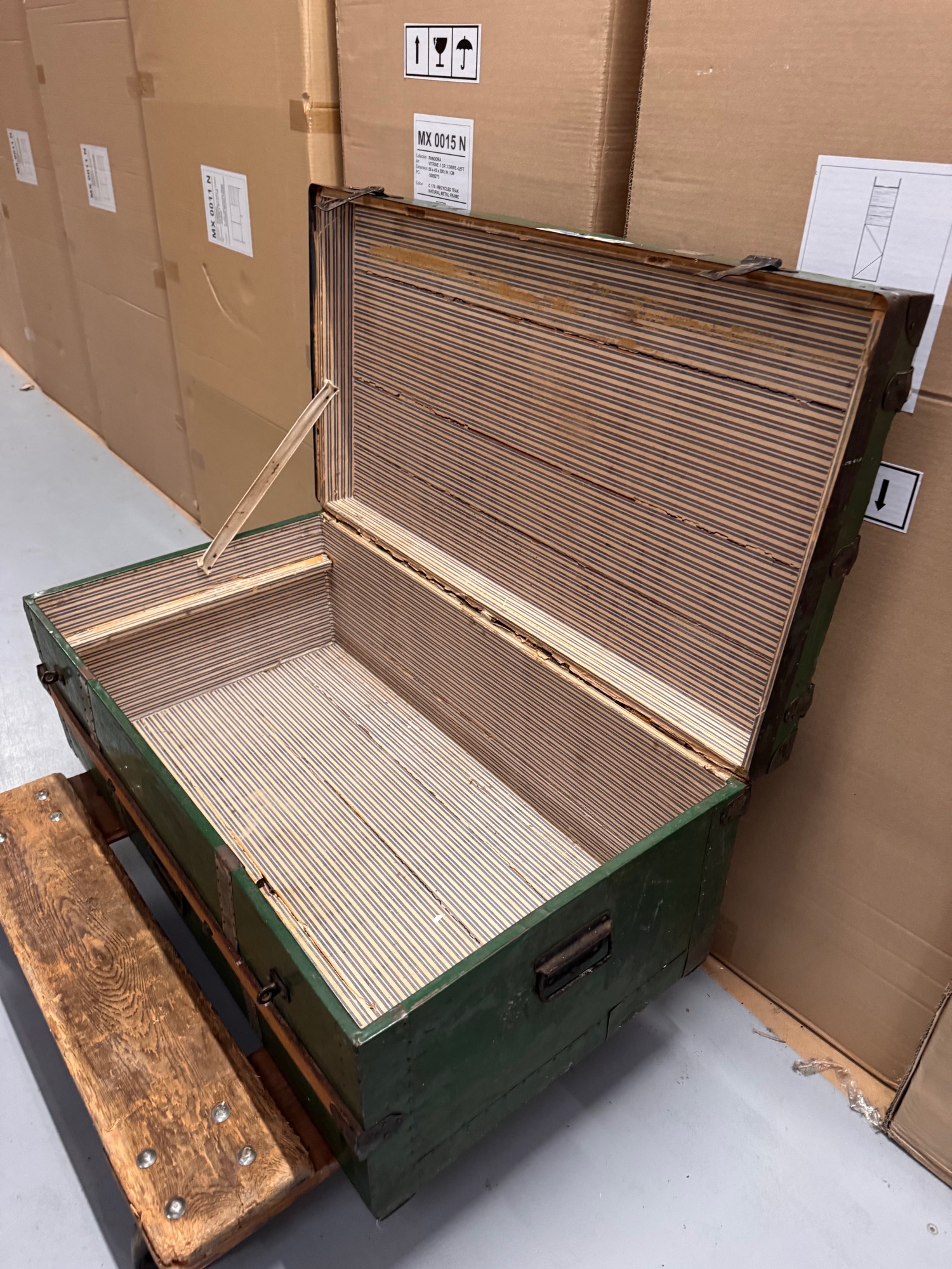Hutkoffer, Kist, Groen Met Houten Latjes image 17