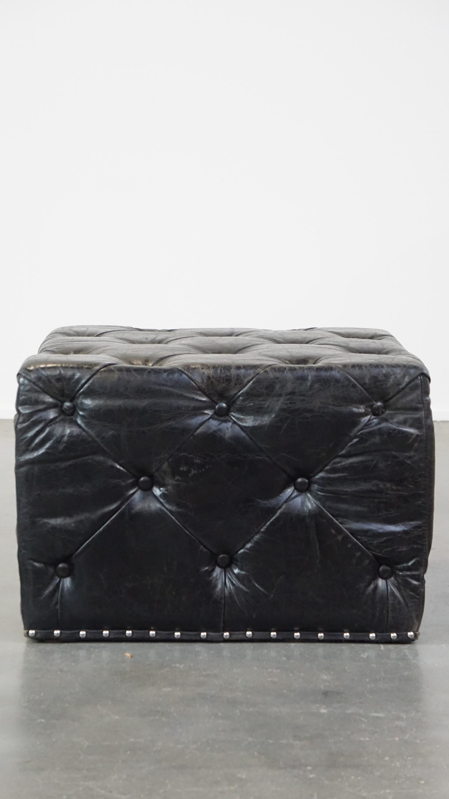 Grote, Luxe, Zwarte Vierkante Chesterfield Hocker/salontafel Gemaakt Van Rundleer image 6