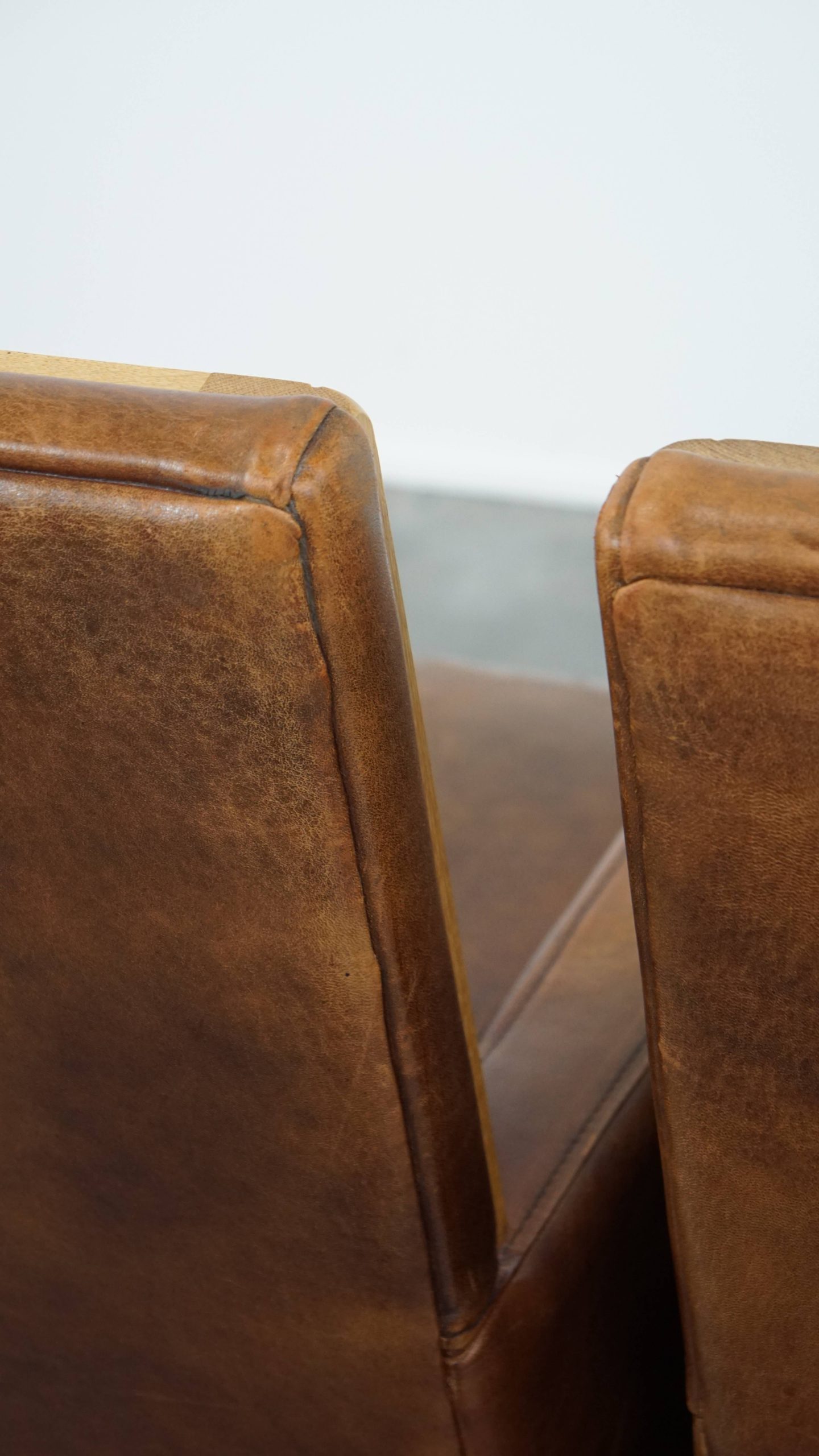 Set Van 2 Mooie En Comfortabele Schapenleren Art Deco Design Fauteuils Met Een Prachtige Kleur image 6