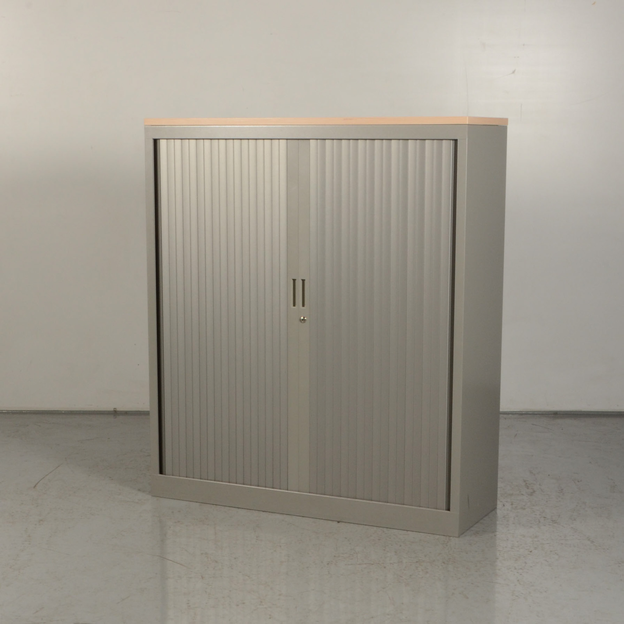 Roldeurkast Officenow - Metallic Grijs - 138 X 120 Cm - Incl. 3 Legborden image 2