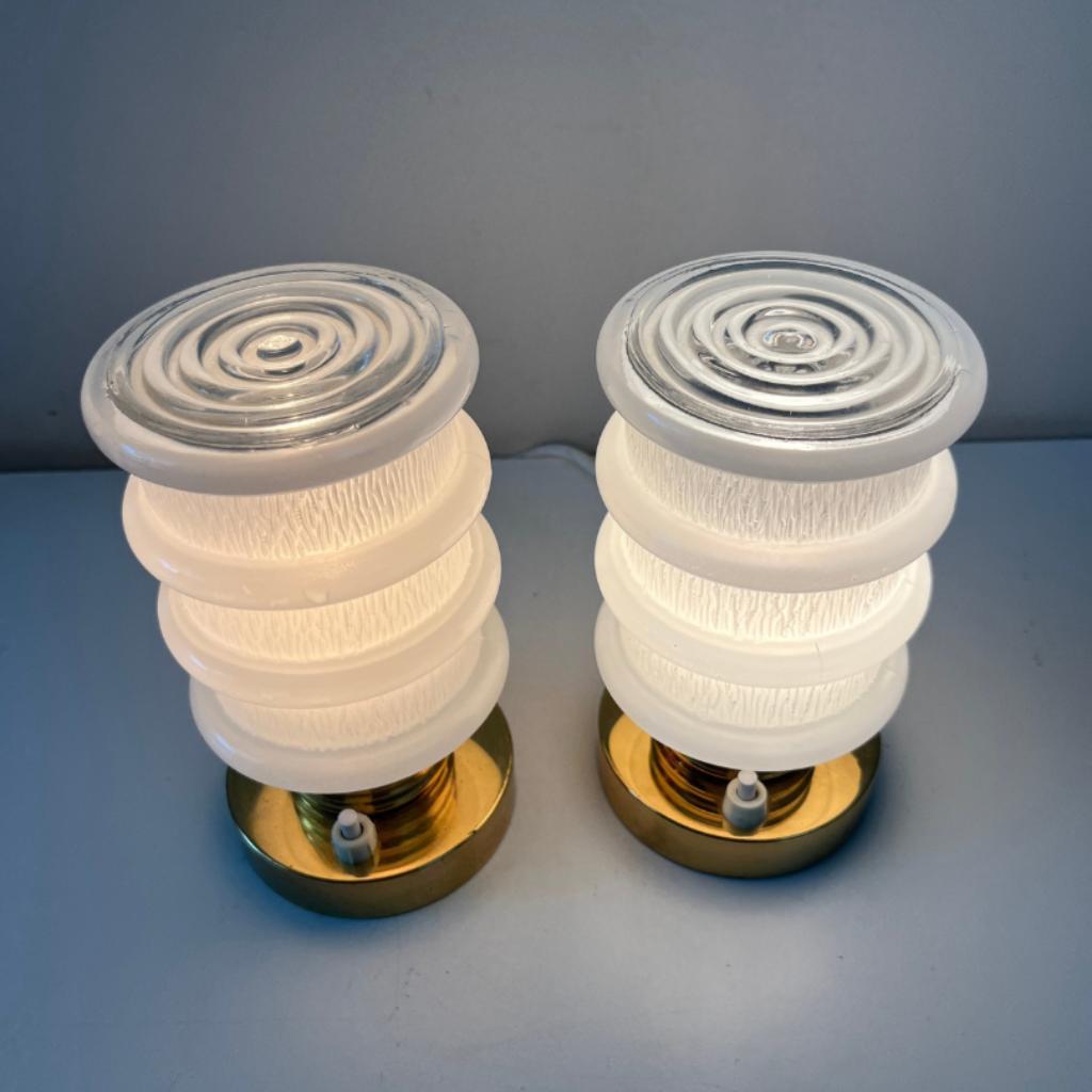 Vintage Tafellampje, Rond Gouden Voet - Witglazen Kapje 2x image 2