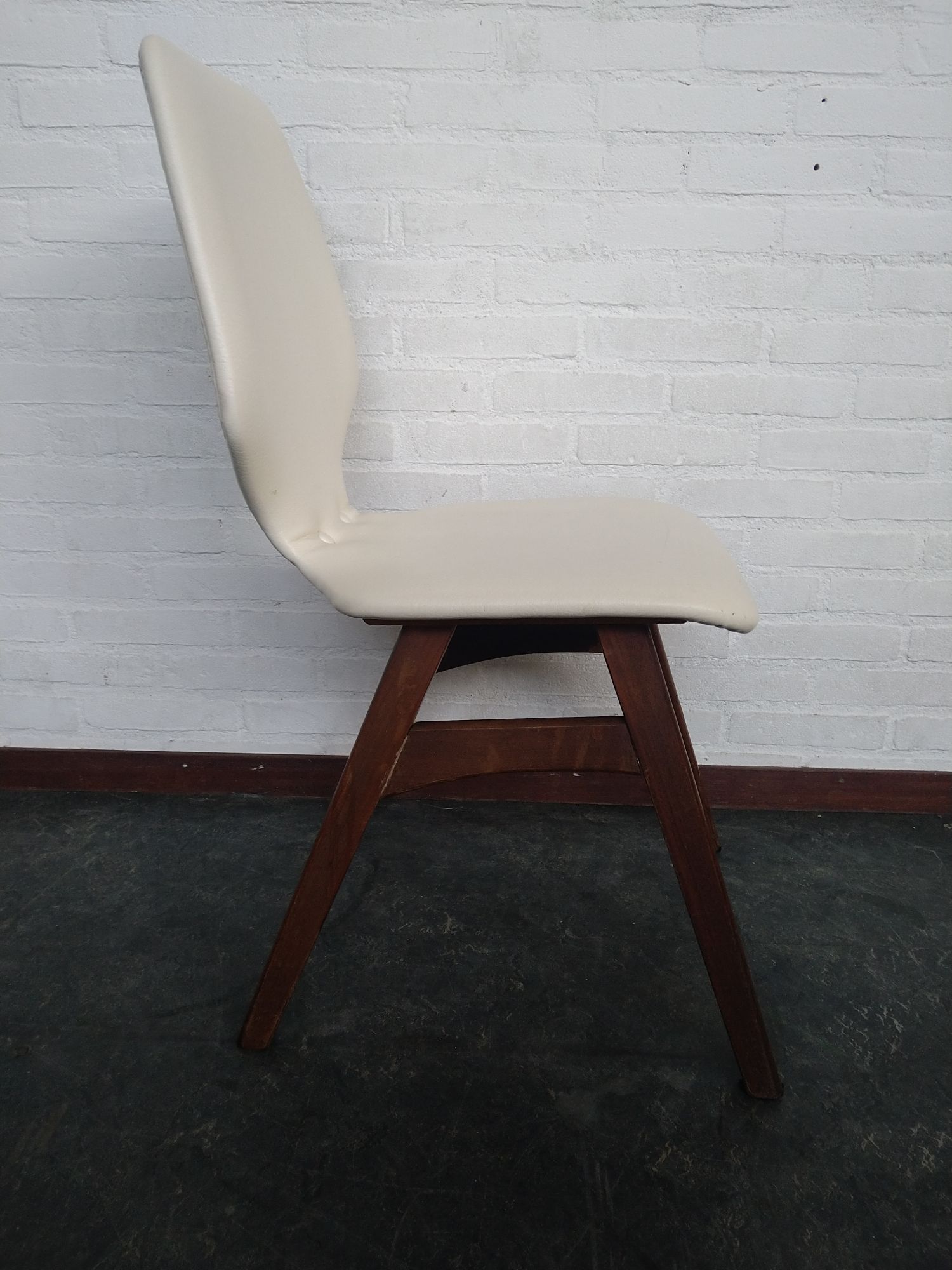 3x Scandinavische Mid Century Eetstoelen image 5
