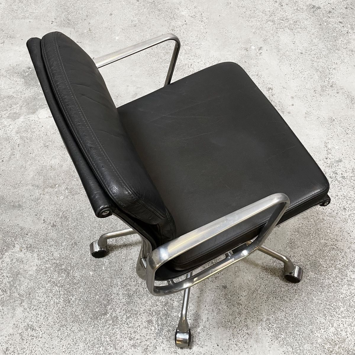 Vitra Ea 217 Soft Pad Bureaustoel Door Charles Eames. image 3
