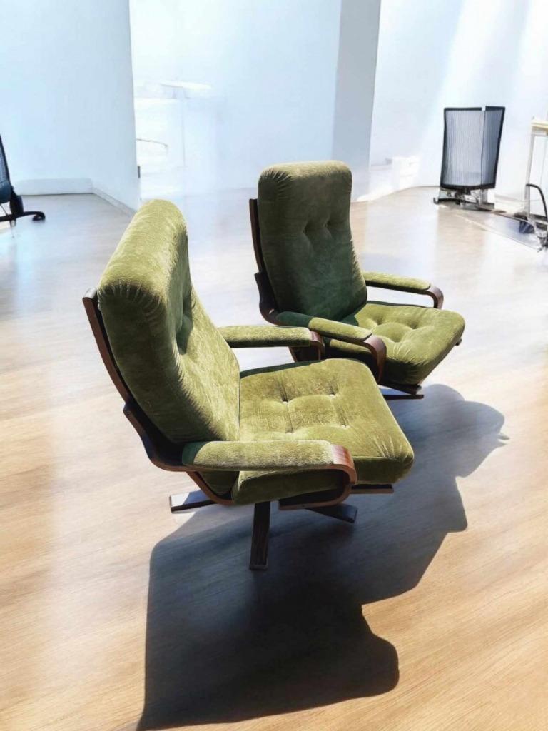 Set Van 2 Vintage 70'R Design Draaistoelen, Fauteuil. image 3