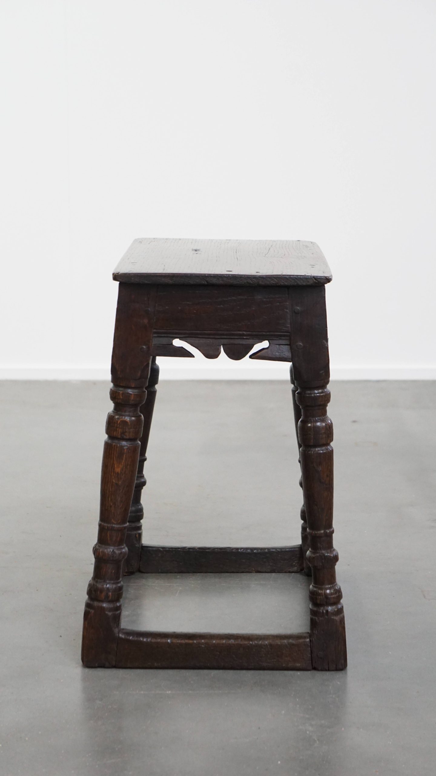 Charmante En Veelzijdige Gesigneerde Antieke Engelse Eikenhouten Joint Stool/ Kruk/ Bijzettafel image 4