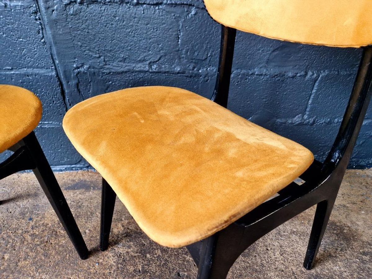 2 Vintage Stoelen In Zwart Gelakt Hout En Mosterdstof, 1960 image 6