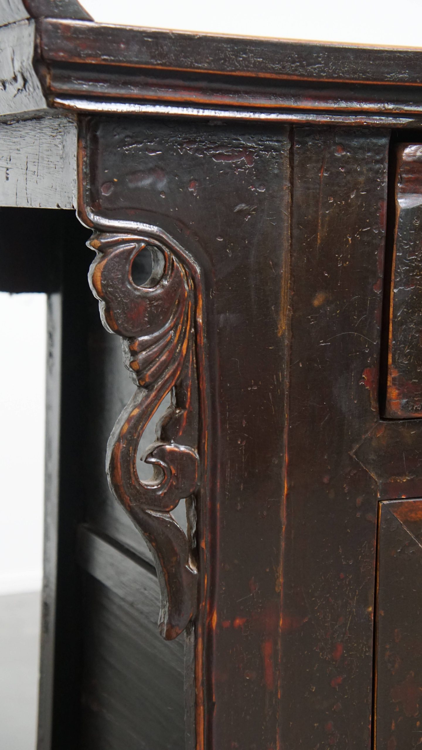 Antiek Houten Chinees Dressoir/ Altaar In Een Warme Donkere Kleur En Mooie Details image 12