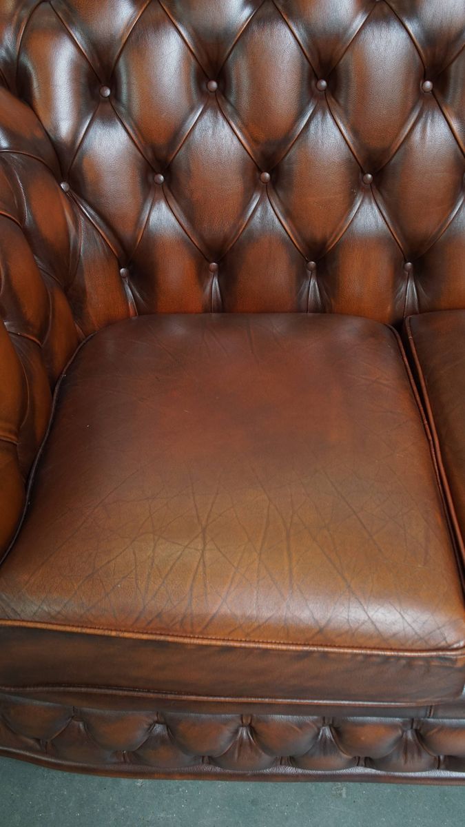 Mooie En Complete Set Van Een 2,5 Zits En 2 Zits Bruine Engelse Rundleren Chesterfield Bank image 21