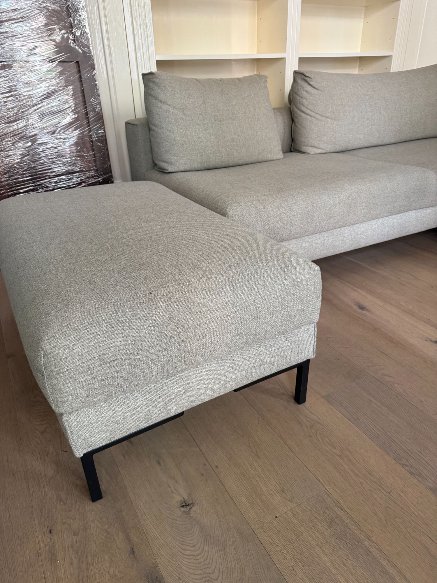 Design on Stock 2,5-zits Bank, 1-arm (links) + Poof + Rugkussens image 4