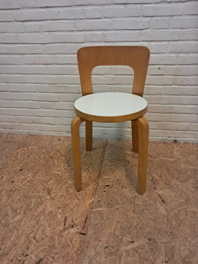Aalvar Aalto Children Chair 65 image 6