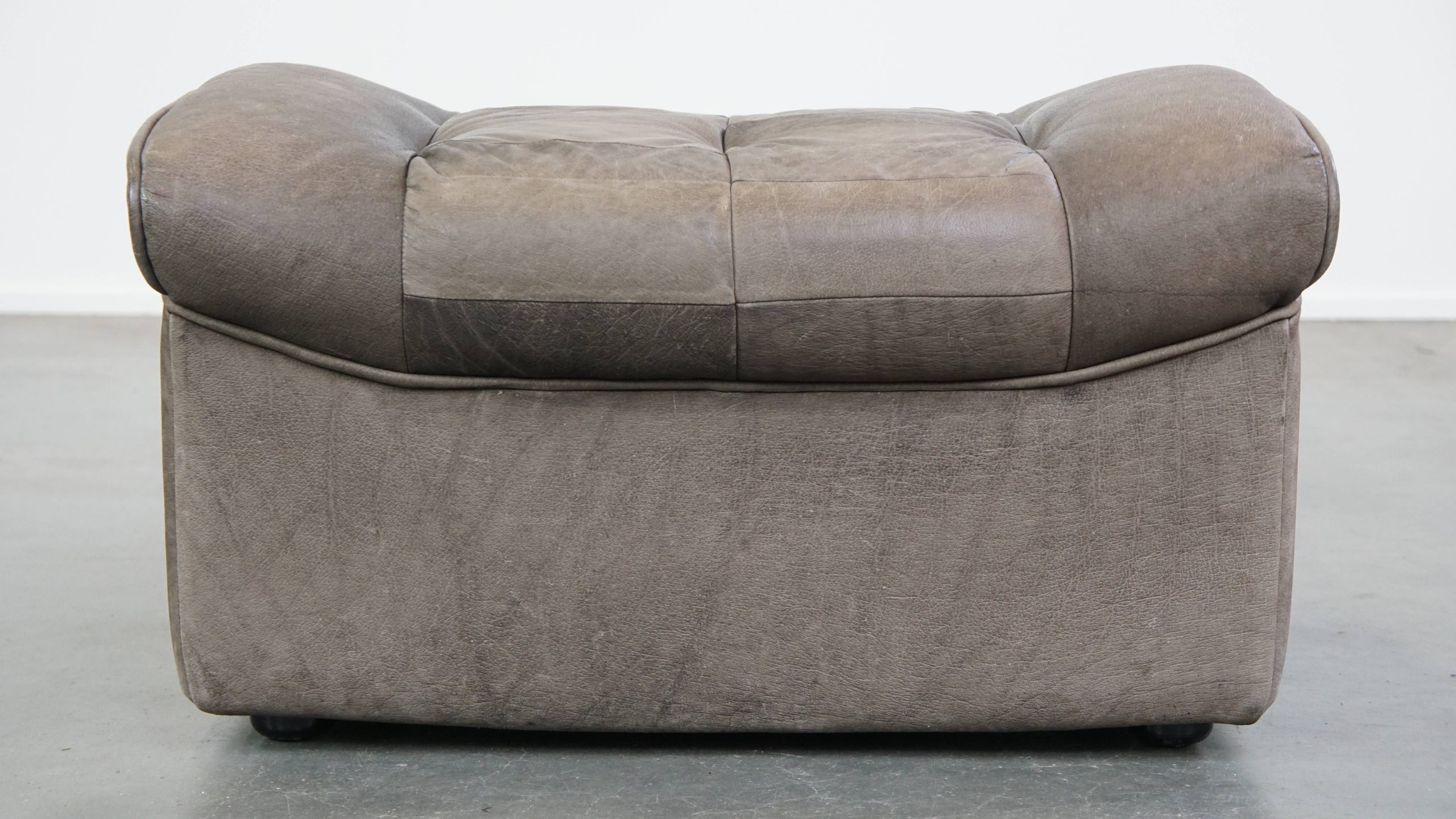 Luxe, Comfortabele, Grijze Lederen Vintage Hocker image 3