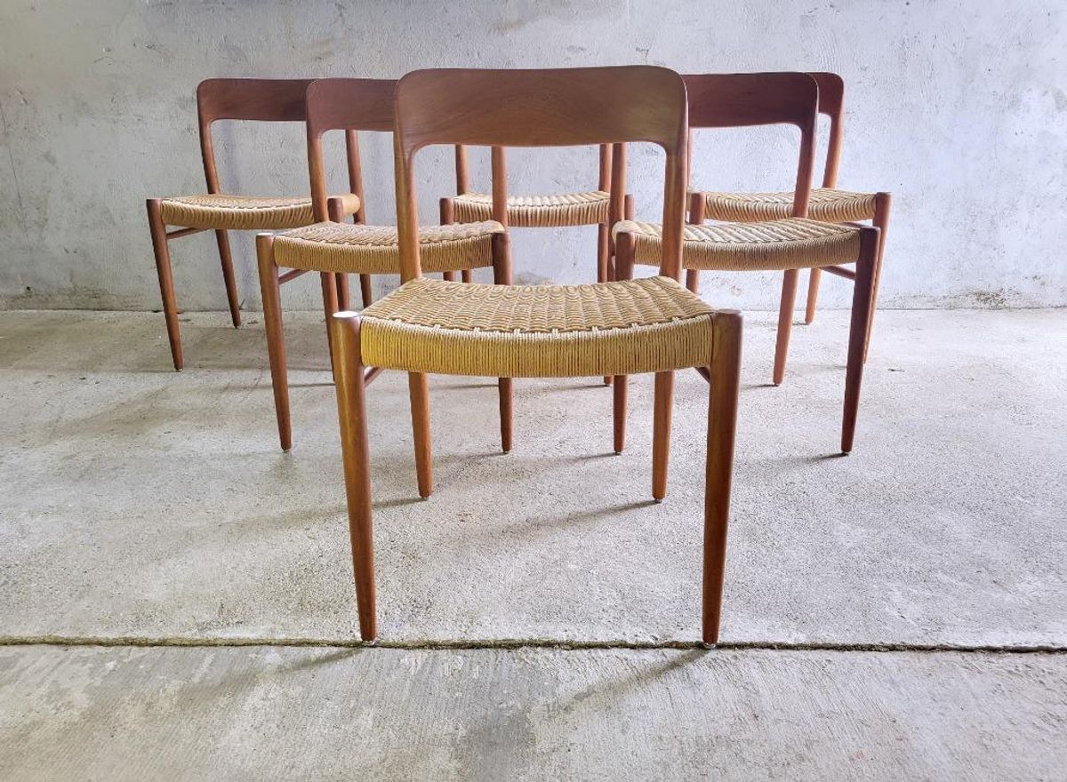 Set Van Zes Model 75 Stoelen In Teak Van N.o. Moller image 2