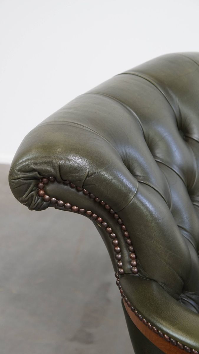 Tijdloze Groene Rundleren Chesterfield Bureaustoel In Engelse Stijl Op Wieltjes image 12