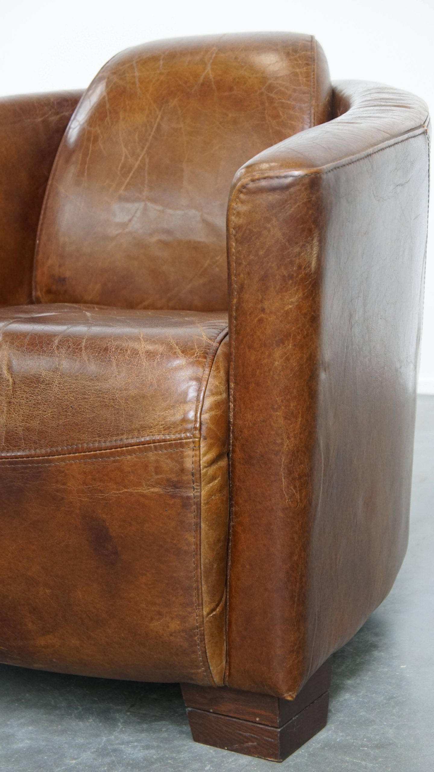 Karaktervolle En Unieke Bruine Aviator Design Fauteuil Gemaakt Van Rundleer image 10