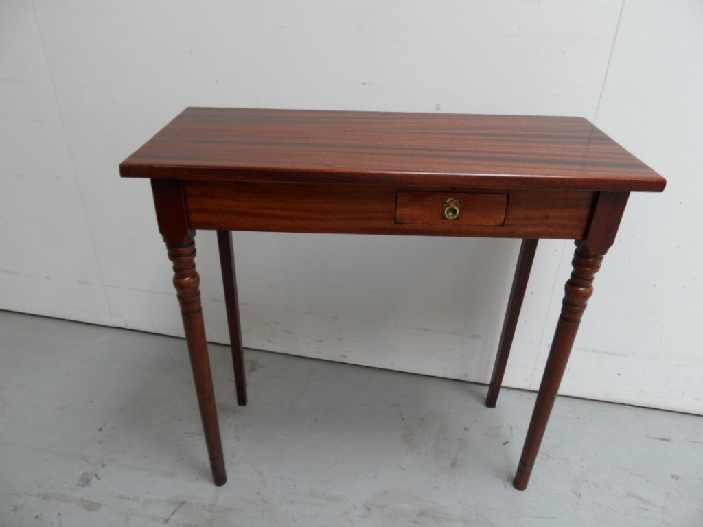 Mahonie Sidetable image 3