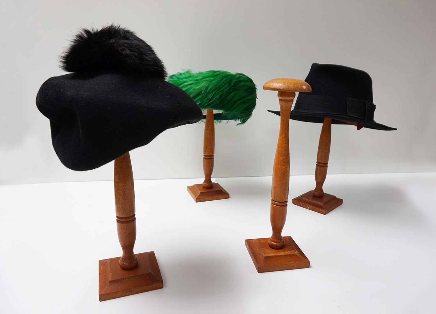Set Van 4 Houten Hoeden Standaards image 5