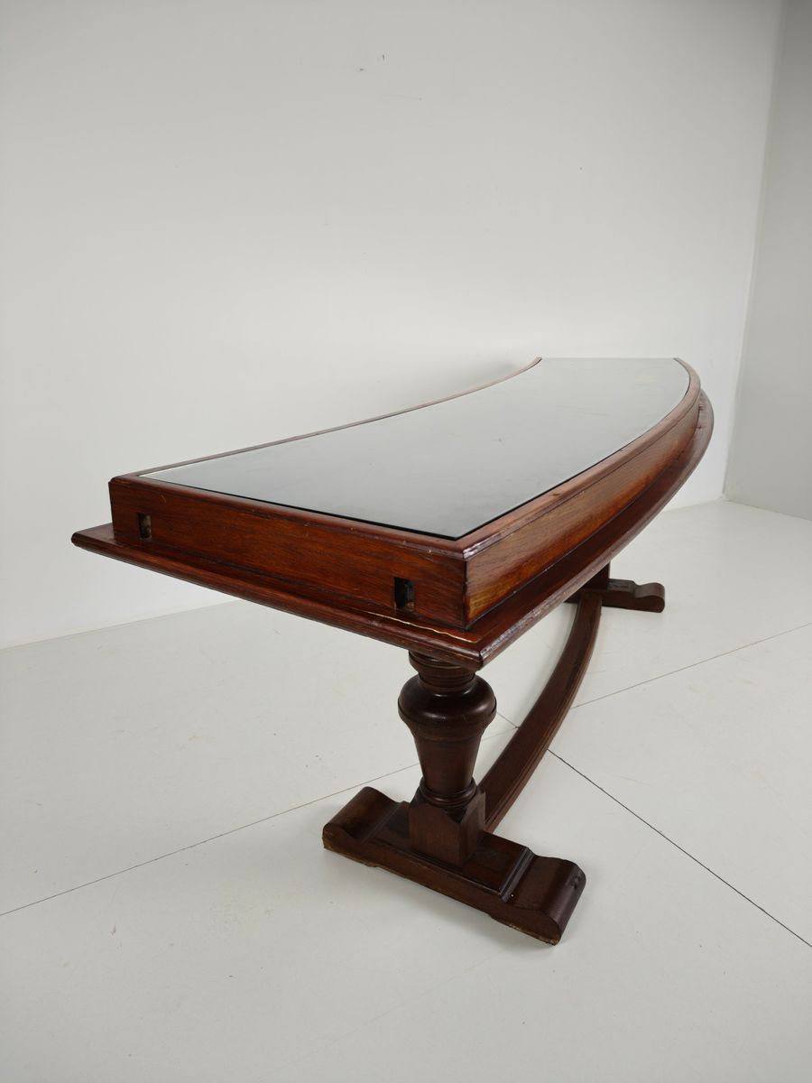 Eikenhouten Museumvitrinekast Uit De Jaren 40-50 – Horizontaal Gebogen Model image 2