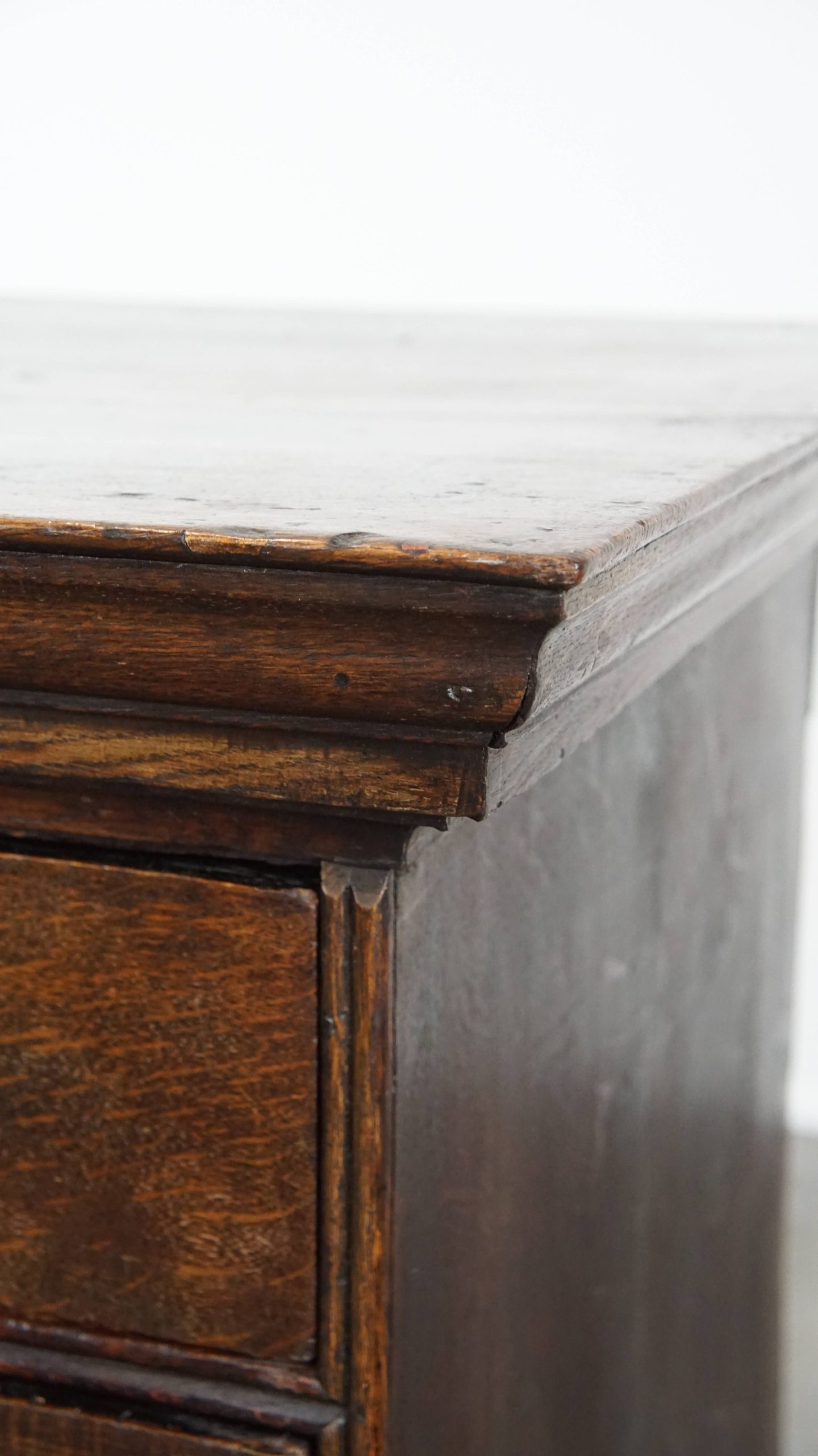 Elegante Vroeg 18e Eeuwse Antieke Engelse Ladekast/ Commode Gemaakt Van Eikenhout Met 5 Lades image 10