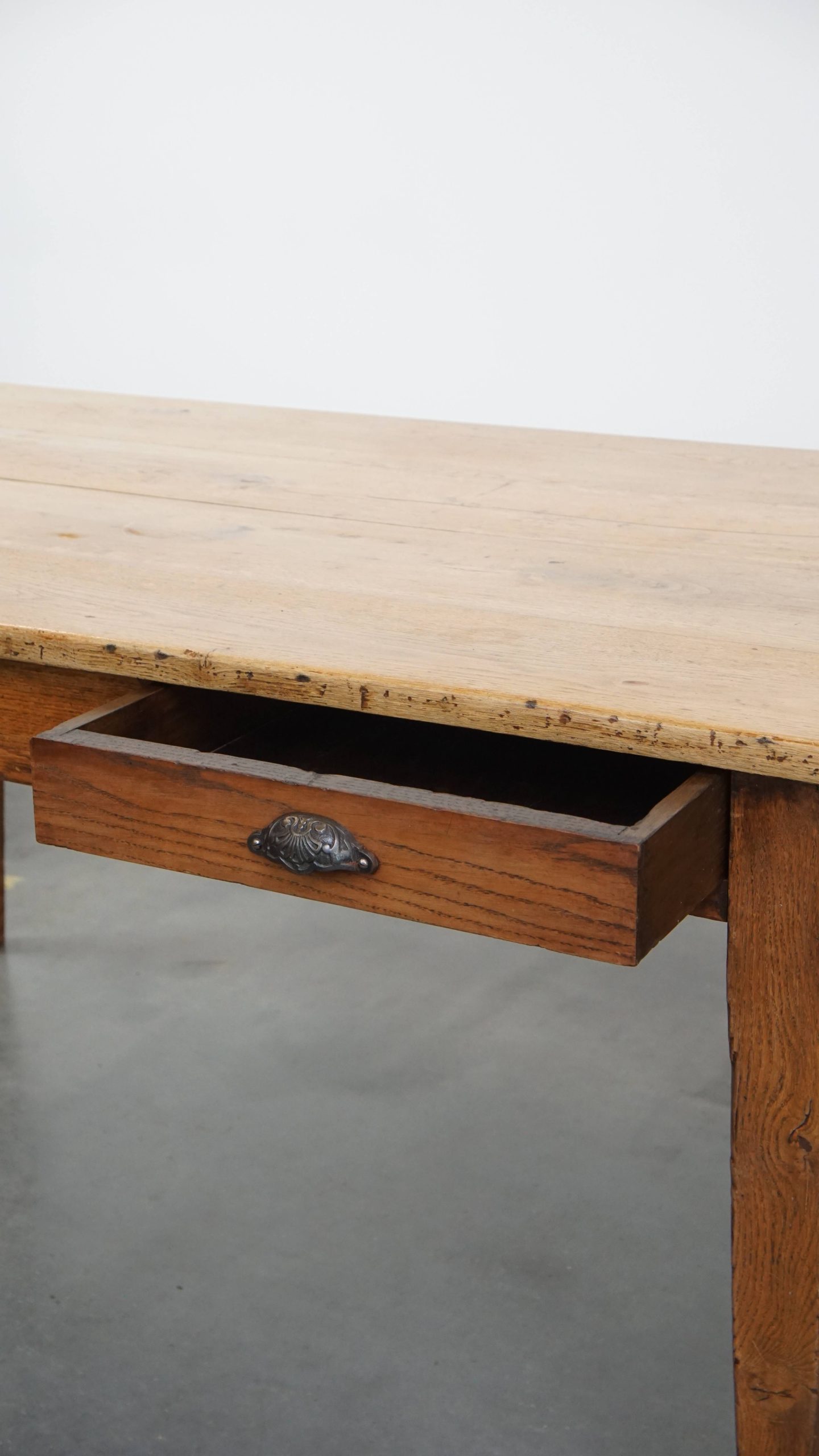 Zeer Grote En Karaktervolle Antieke Eikenhouten Xxl Eettafel Voor 8 Tot 10 Personen image 10