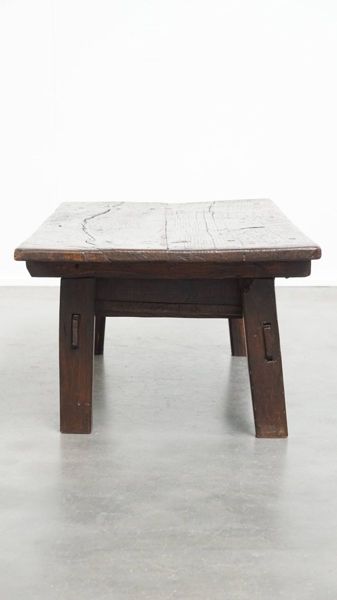 Robuuste, Antieke 18e Eeuwse Zuid-europese Boeren Salontafel Met Een Karaktervol Patina image 3