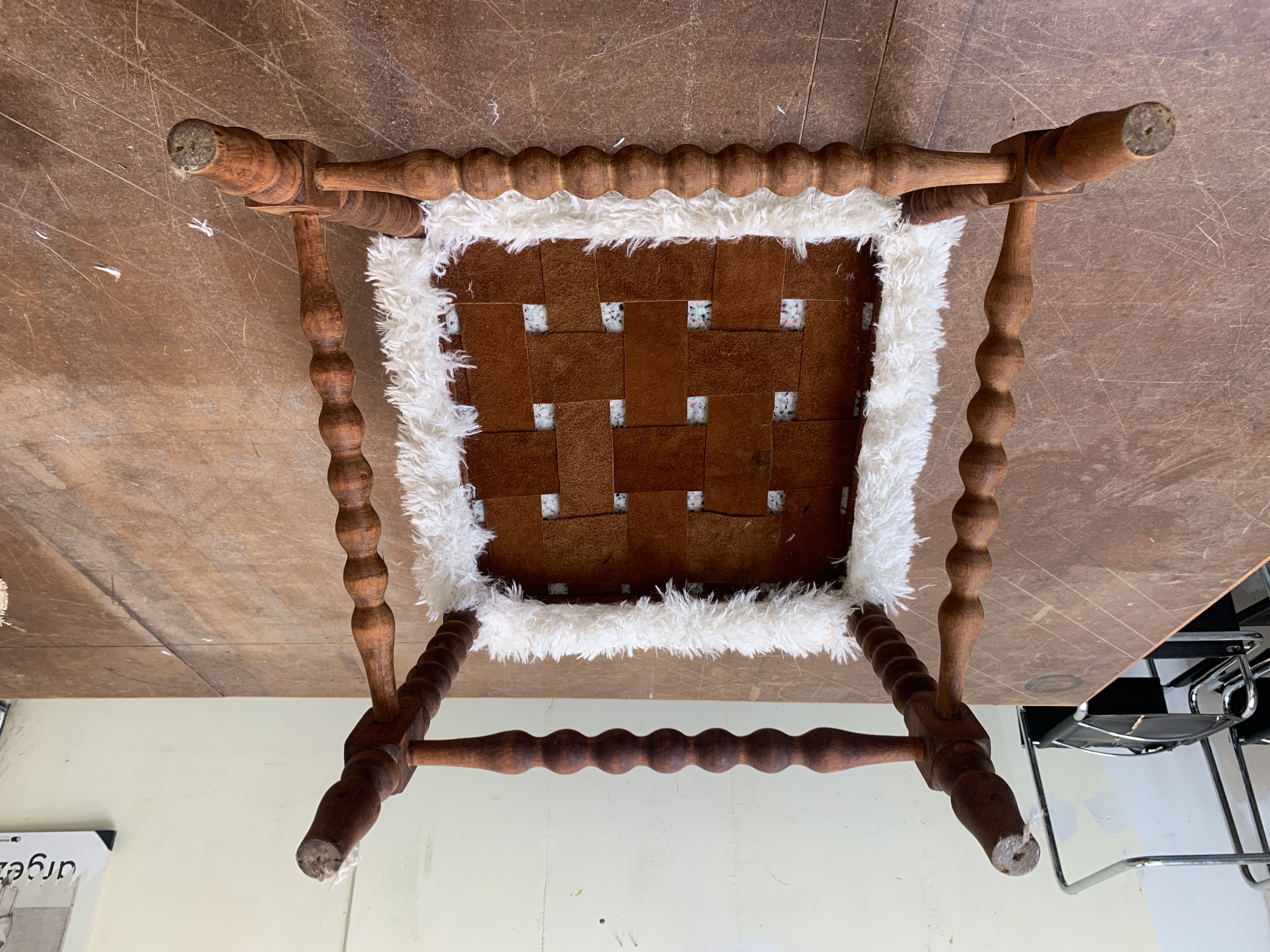 Antieke Houten Spijlenstoel Vs Speels Designobject image 10