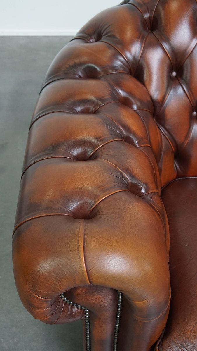 Mooie En Complete Set Van Een 2,5 Zits En 2 Zits Bruine Engelse Rundleren Chesterfield Bank image 24