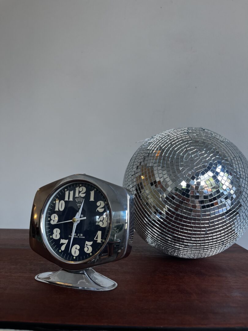 Space Age O’ Clock image 4