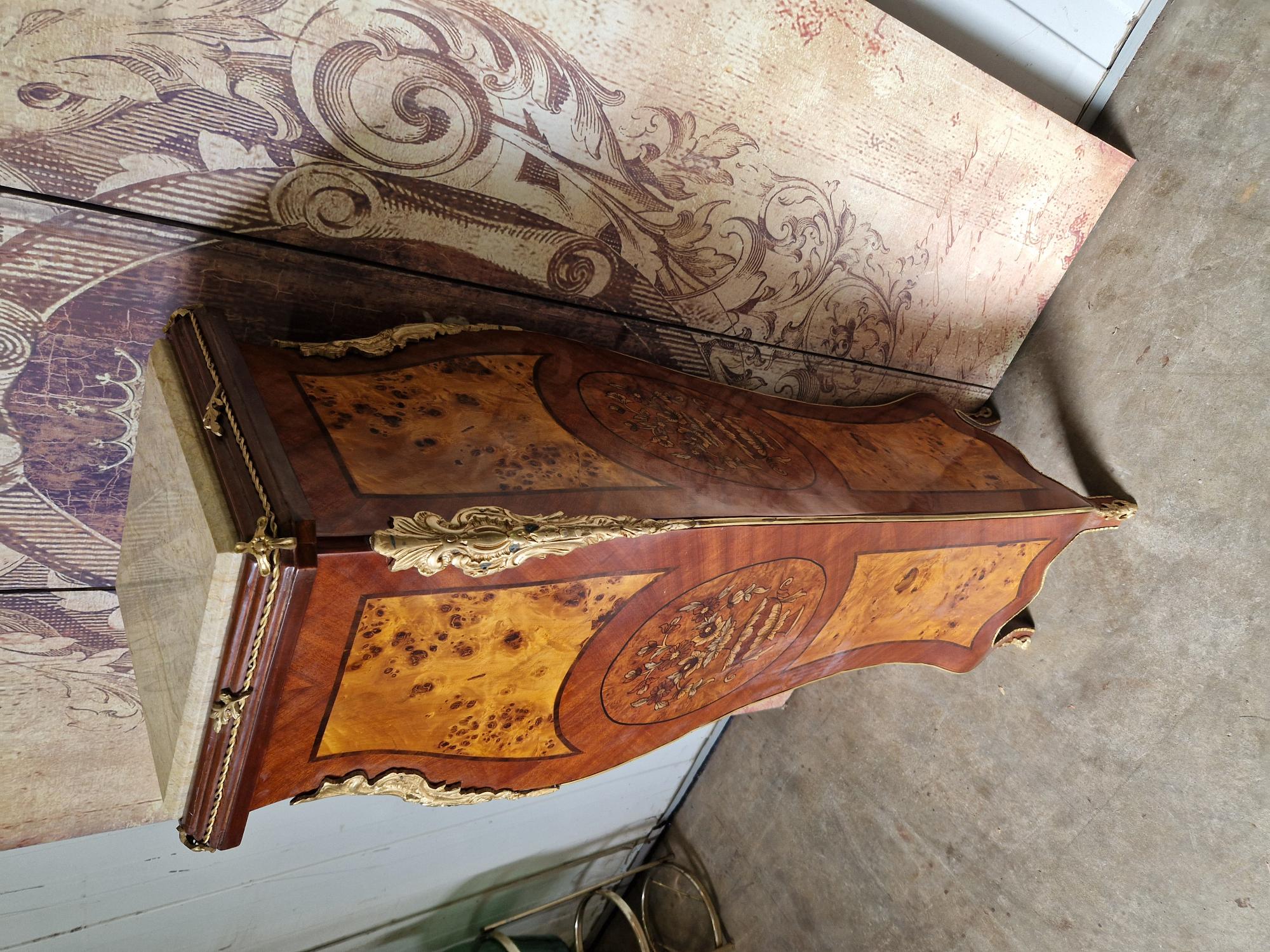 Klassieke Zuil, Plantentafel, Piedestal, Wortelfineer En Marmeren Blad En Missing Versieringen Afm. 30x30cm En 126cm Hoog. image 4