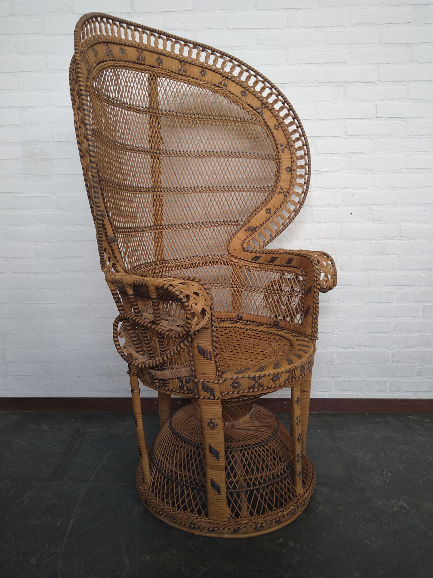 Vintage Pauwstoel "emanuelle " image 6