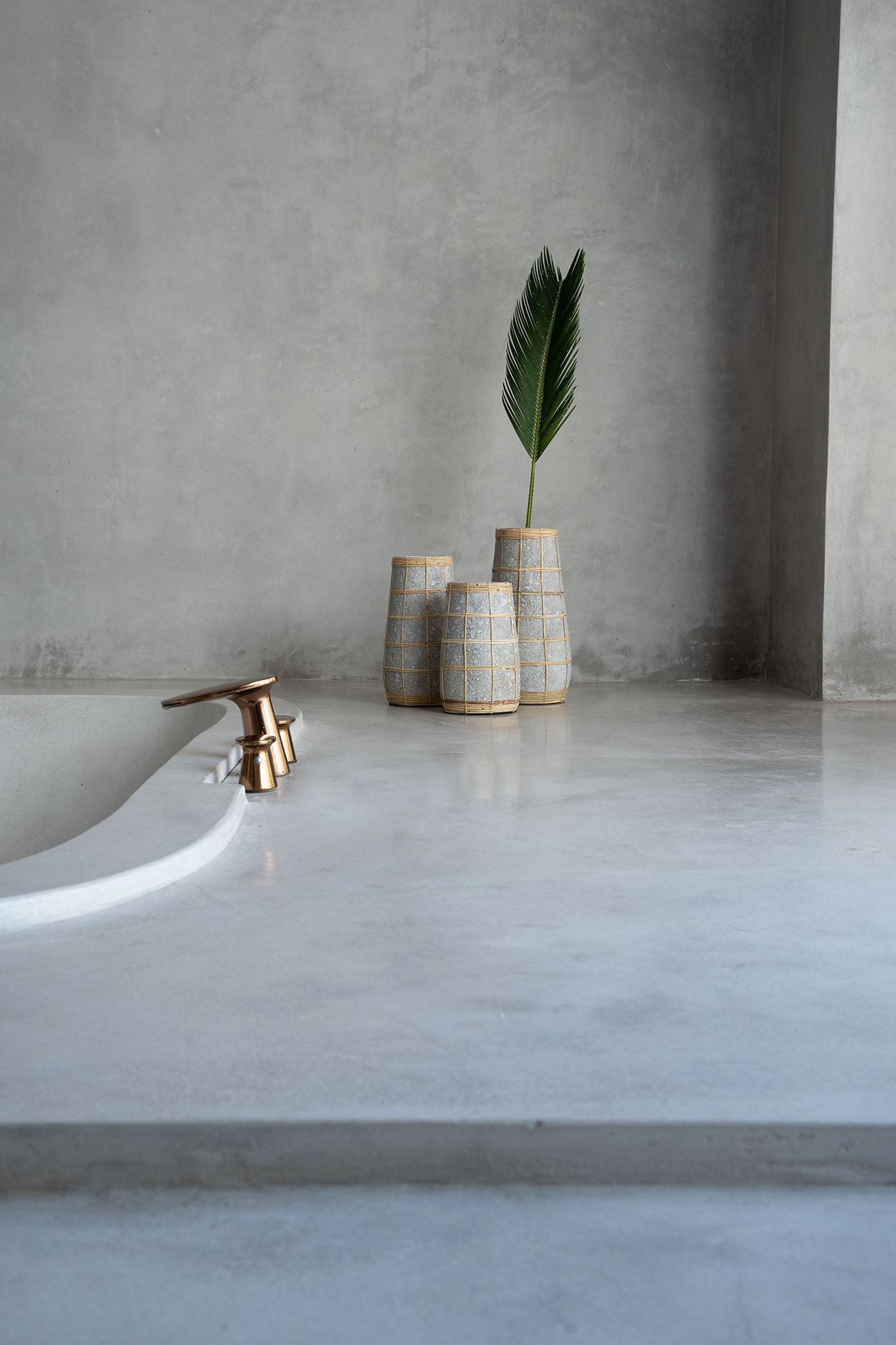 Bazar Bizar | De Cutie Vaas - Betongrijs Naturel - L image 3