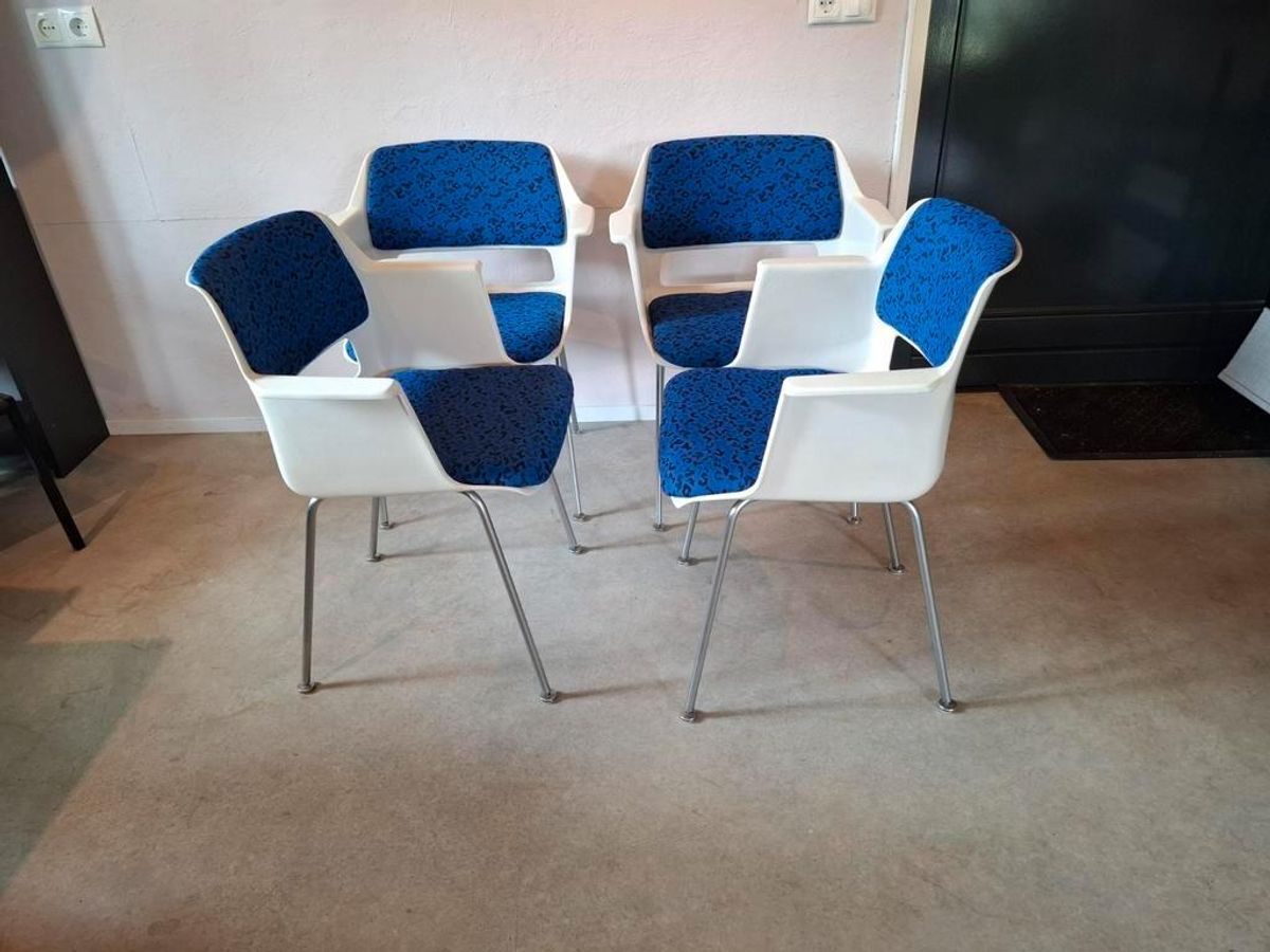 4 + 1 Vintage Gispen 2225 Stoelen image 2