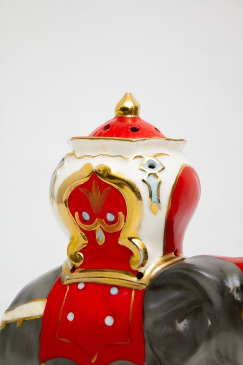 Vintage Hummel Goebel Parfumlamp Olifant Met Rode Zetel (gemerkt) image 2