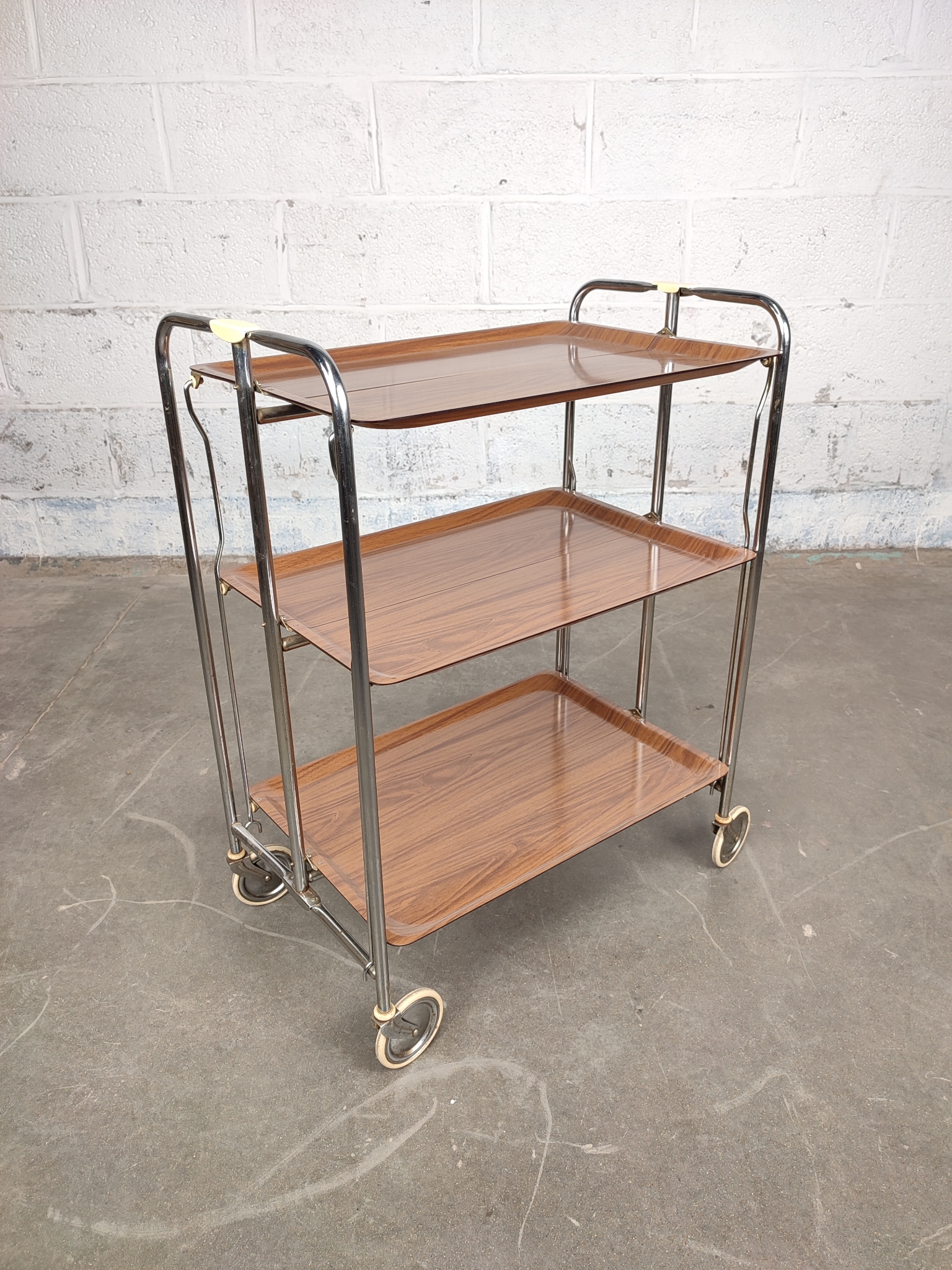 Vintage Opvouwbare Serveer Trolley image 2