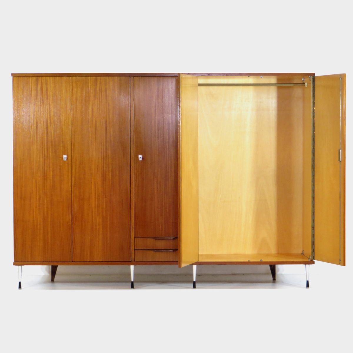 Grote Vintage 5-deurs Teak Kledingkast Italiaanse Stijl Jaren 60 image 2