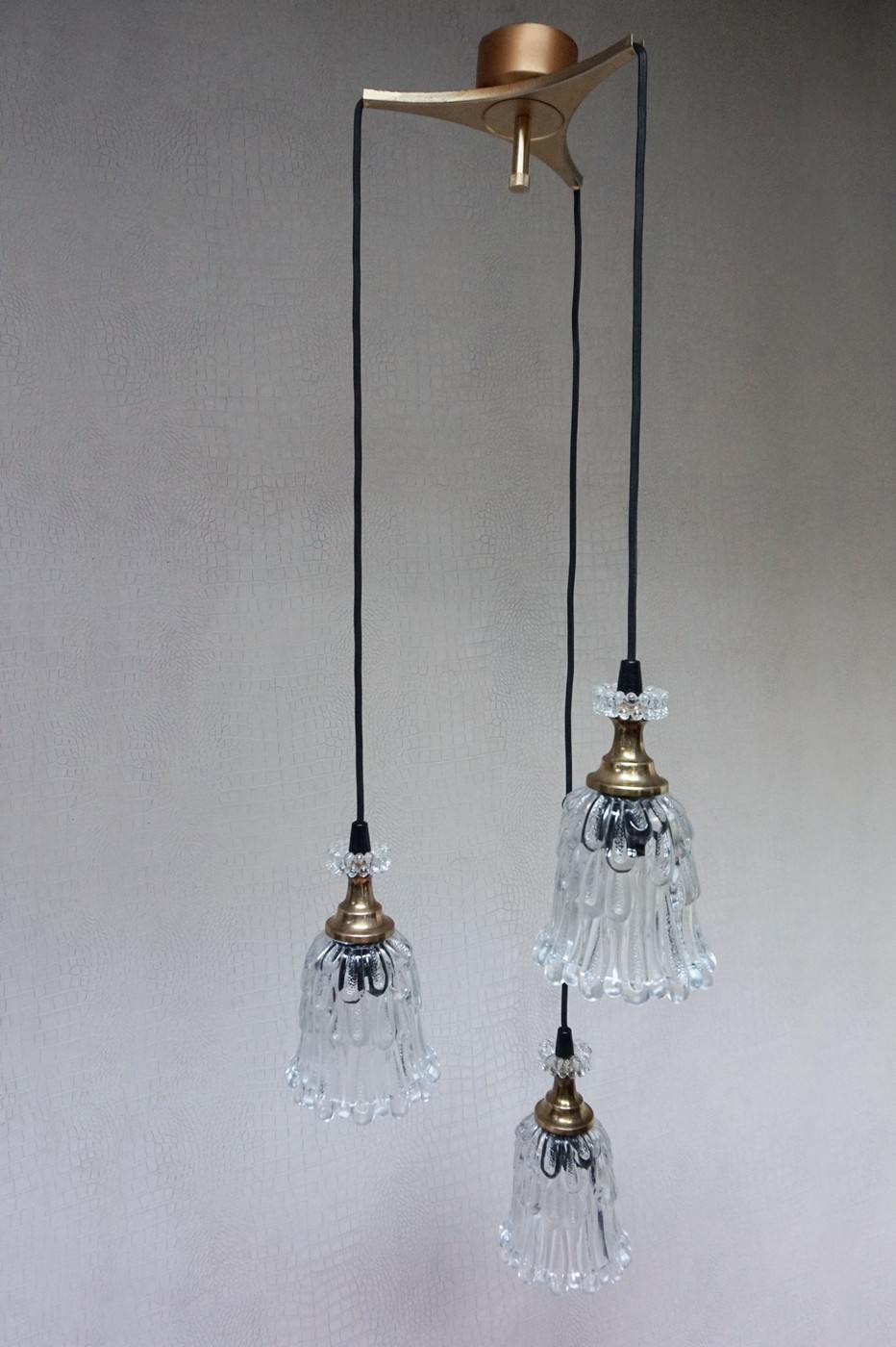Vintage Hollywood Regency Cascade Goud/messing Hanglamp Met 3 Transparant Glazen Kelken, 1960s image 4