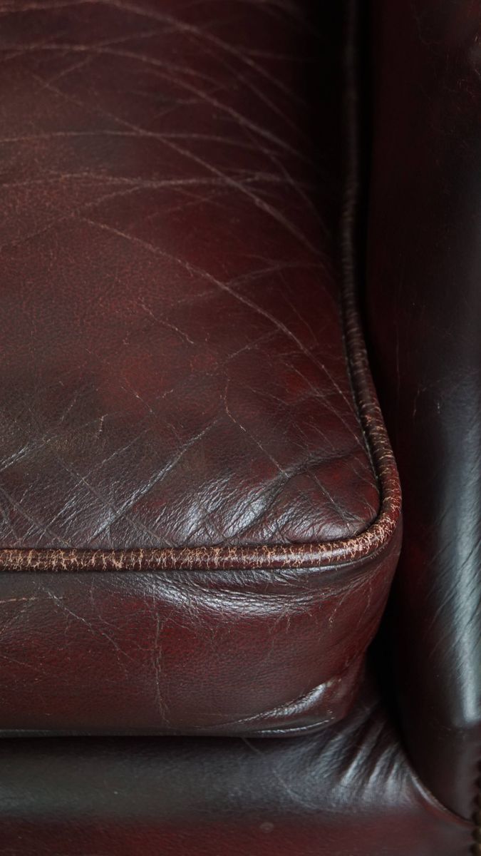 Set Van 2 Mooie En Comfortabele Bordeauxrode Rundleren Oorfauteuils In Engelse Stijl image 15