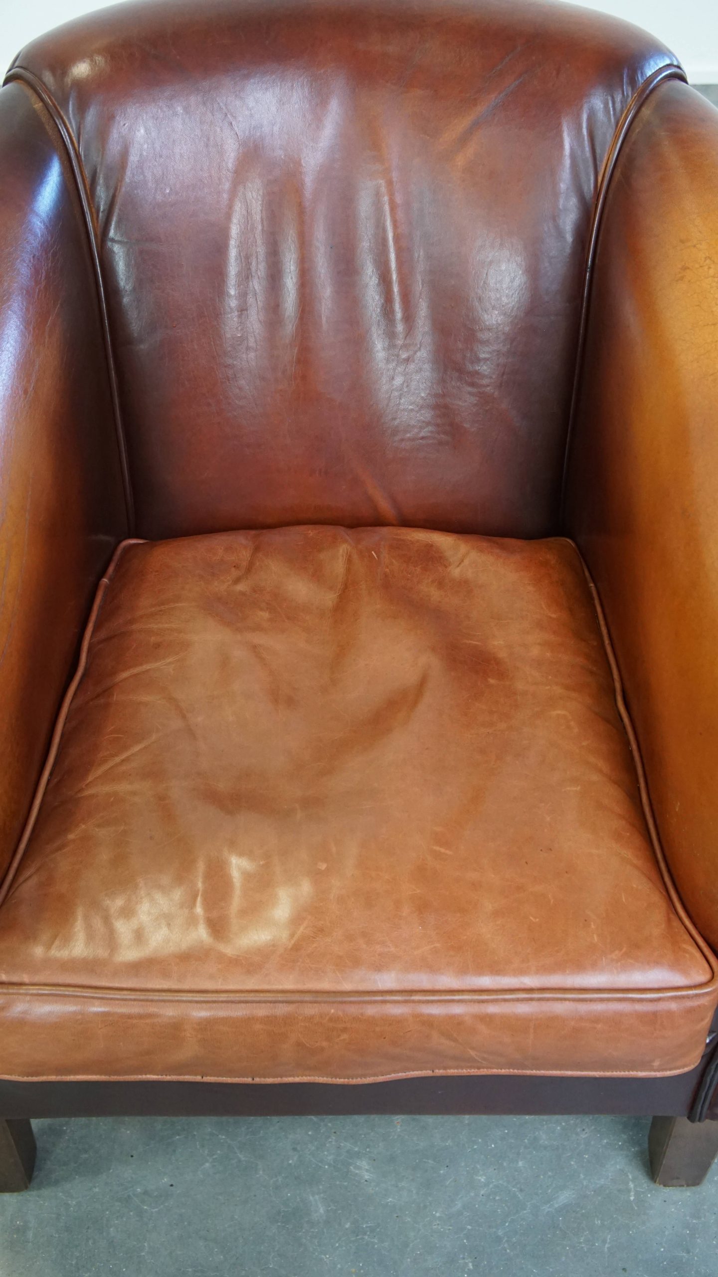 Correct Afgewerkte Schapenleren Clubfauteuil Met Prachtige Kleuren En Een Goed Zitcomfort image 7