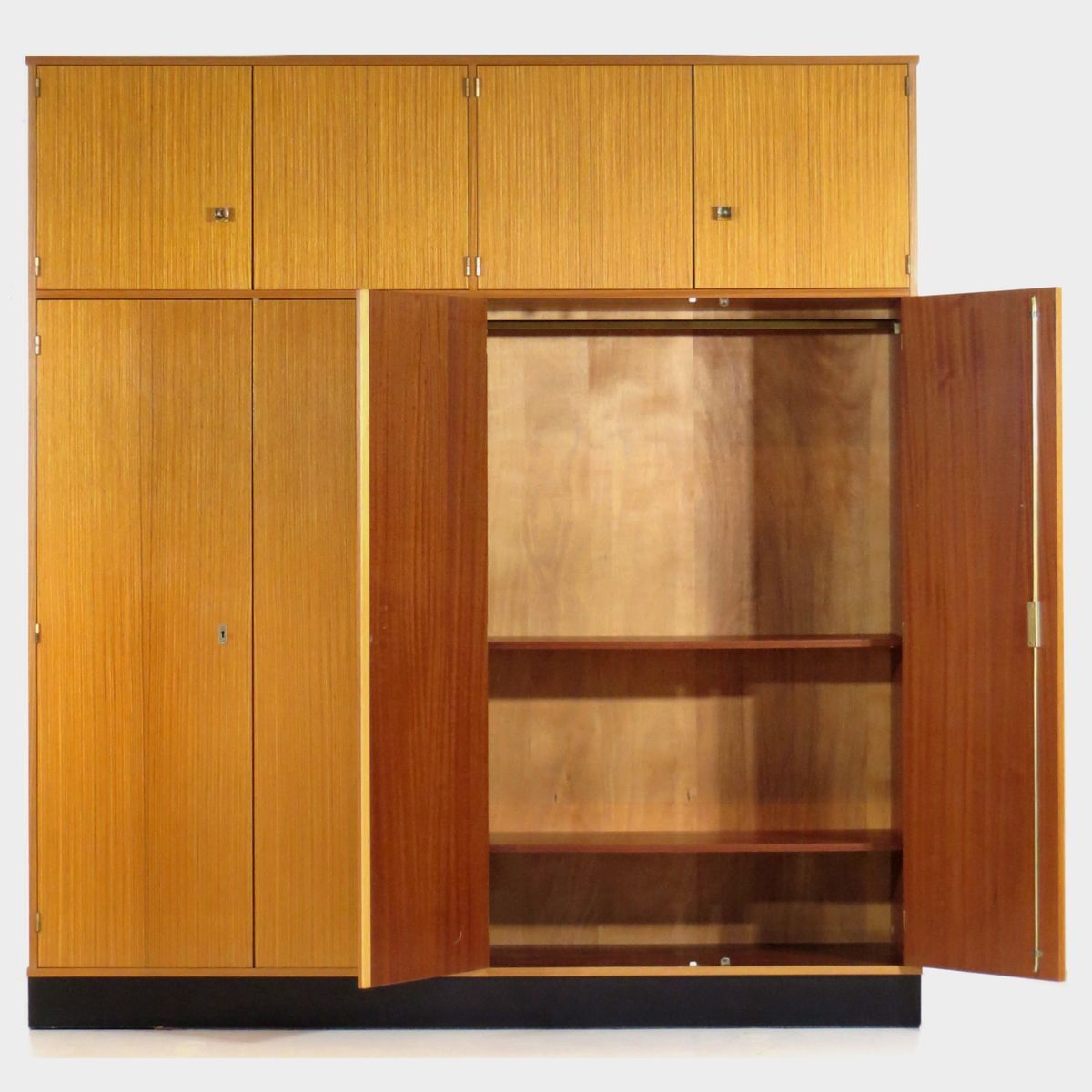 Grote Hoge Vintage Design Kledingkast In Teak, 1960s image 3