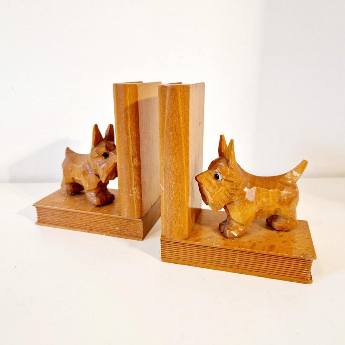 50's 2 Houten Boekensteunen Met Houtsnijwerk Hondjes Terrier image 3