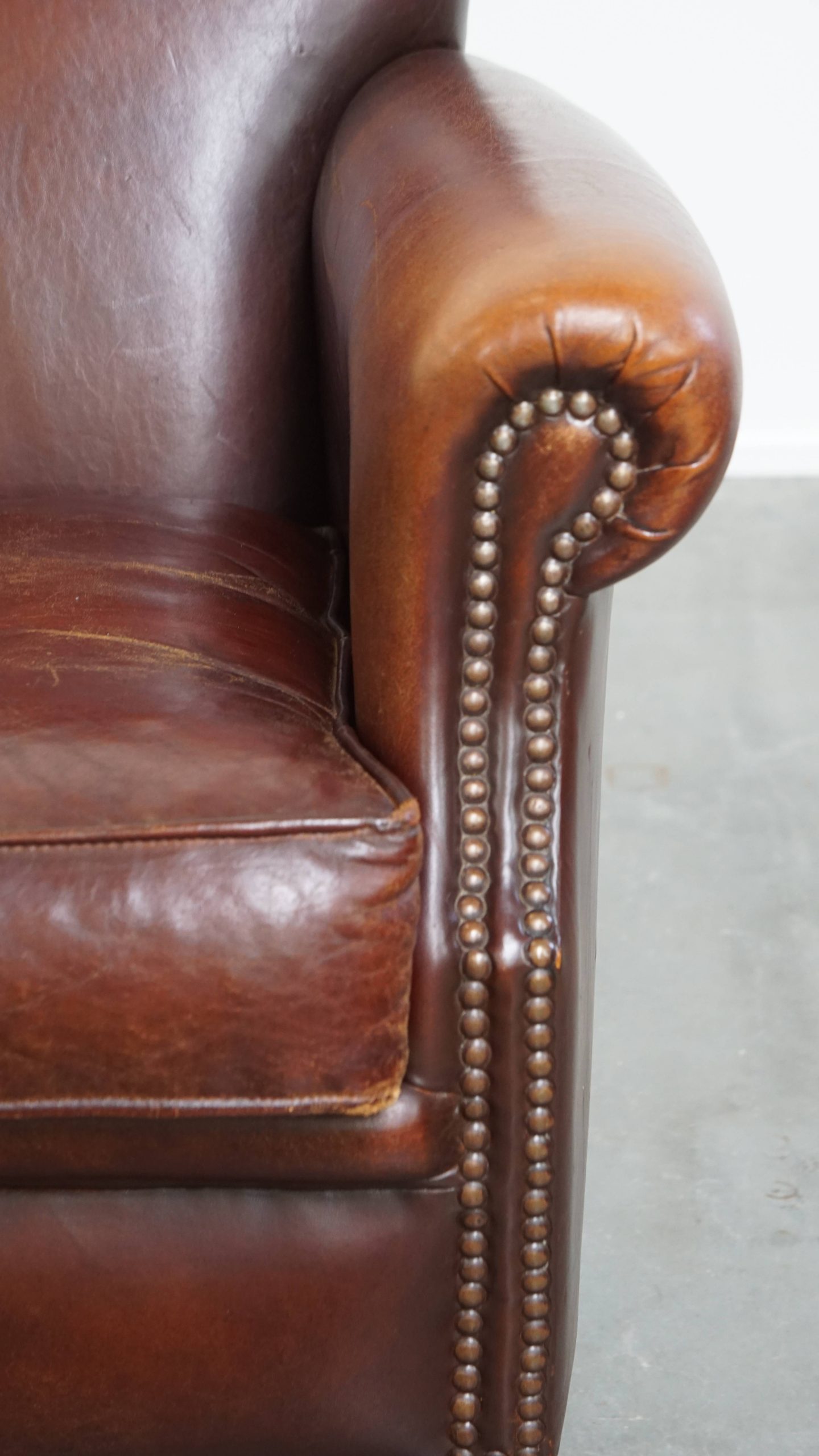 Vintage Karaktervolle Fauteuil Gemaakt Van Schapenleer Met Een Prachtige Warme Kleurstelling image 10