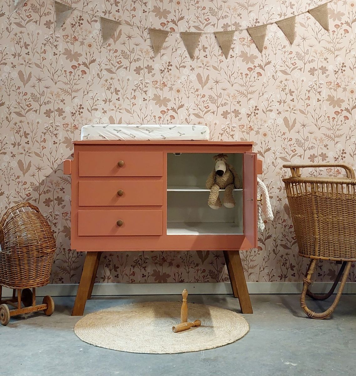 Vintage Unieke Commode Babykamer Terracotta image 2