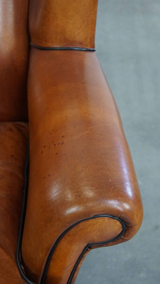 Sierlijke Schapenleren Oorfauteuil Met Zwarte Biezen En Klassieke Vormen image 8