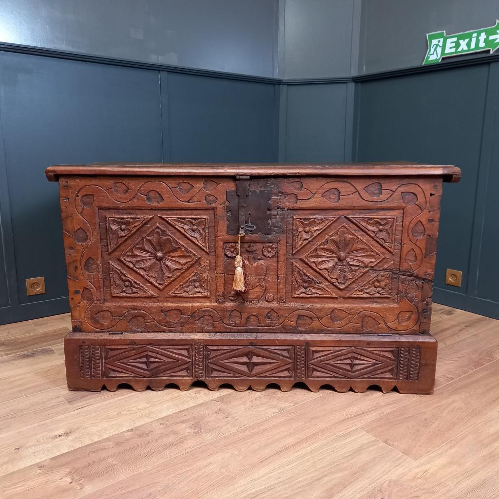 Grote Spaanse Antieke Kastanjehouten Primitieve Kist image 2