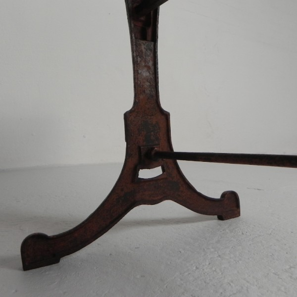 Art Deco Bistrotafel Met Eiken Blad Op Gietijzeren Frame image 26